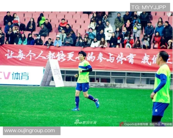 足球明星远射技巧视频解析助你提升踢球水平与精准度